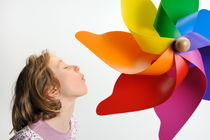 Girl blowing on a colorful windmill von Sami Sarkis Photography