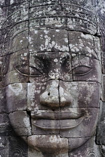 Carved stone face at Bayon Temple von Sami Sarkis Photography