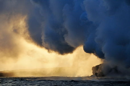 Steam-cloud-ocean-kilauea-volcano-rm-haw-d319404
