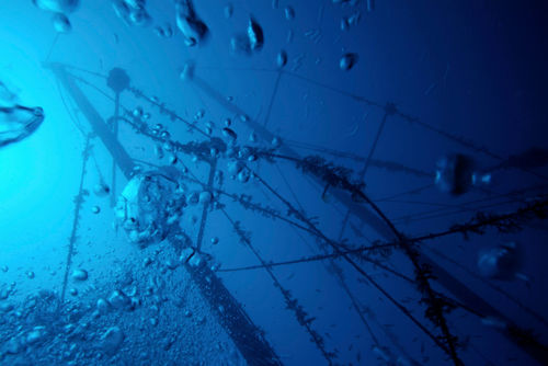 Rm-bubbles-le-voilier-shipwreck-mast-uw612