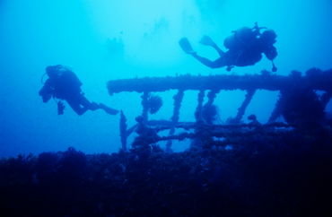 Rf-divers-exploration-scuba-diving-shipwreck-uw109