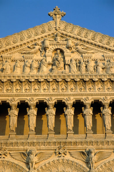 Rm-basilica-facade-fourviere-ornate-statues-fra75