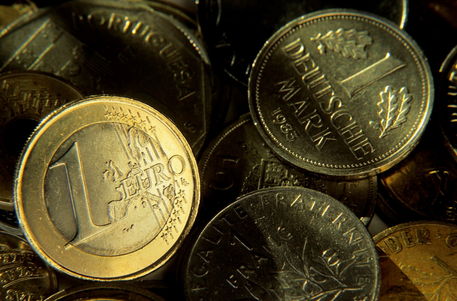 Rf-coins-contrast-deutsche-marks-euros-piles-euros004