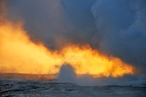 Steam-cloud-ocean-kilauea-volcano-rm-haw-d319420