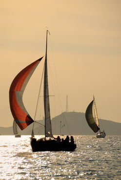 Rm-boat-frioul-archipelago-sailing-silhouetted-cpt0036