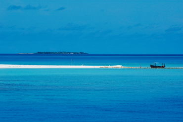 Rf-fishing-boat-island-maldives-scenic-tropical-mld0045