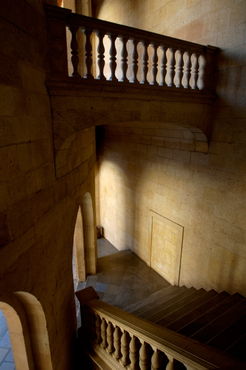Rm-alhambra-building-interior-palace-stairs-adl0915