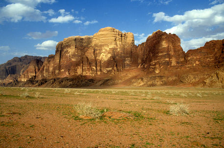 Rm-cliffs-desert-jordan-landscape-wadi-rum-jdn127