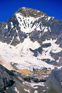 Glacier and snowy mountain summit in Vanoise National Park von Sami Sarkis Photography