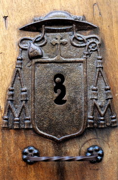 Rm-door-entrance-keyhole-len-lock-ornate-spain-sp0027
