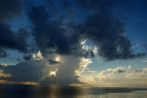 Rf-clouds-dramatic-sky-sea-sunrise-mld0254