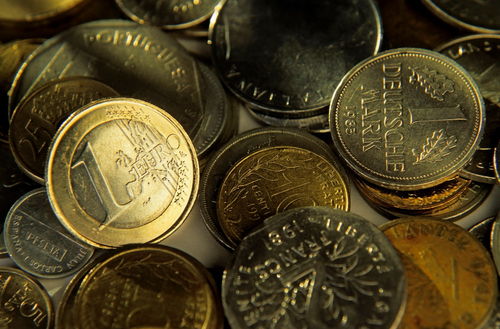 Rf-coins-contrast-deutsche-marks-euros-piles-euros005