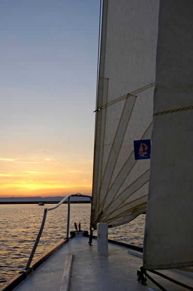 Rf-bow-marseille-sailboat-sunset-yachting-mle526