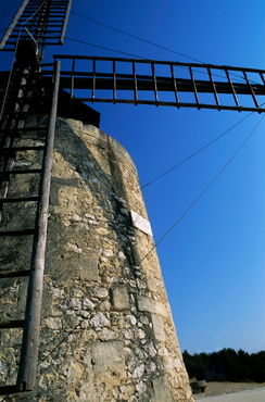 Rf-architecture-historic-provence-stone-windmill-mon008