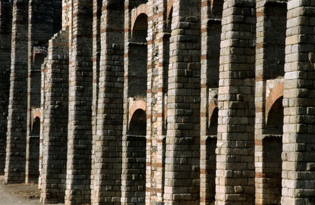 Rf-arch-miraculous-aqueduct-ruins-stonewall-mon053