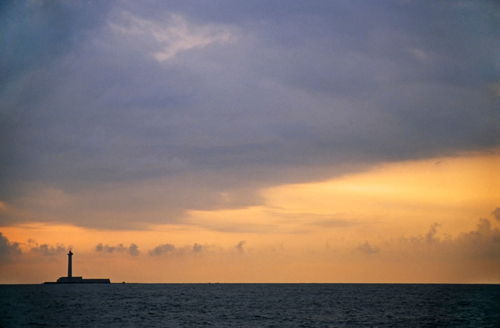 Rm-island-lighthouse-marseille-navigation-sunrise-var028