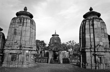 Rm-architecture-entrance-mukteswar-temple-ida048
