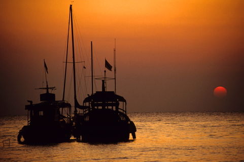 Rf-beauty-fishing-boats-sea-sunset-thailand-cor006