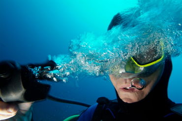 Rf-bubbles-diver-regulator-scuba-diving-sea-uw631