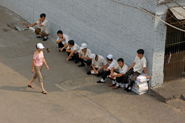 Rm-china-courtyard-men-walking-woman-working-chn0663