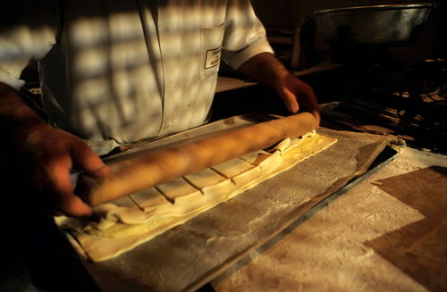 Rf-baker-bakery-man-pastry-rolling-pin-pon001