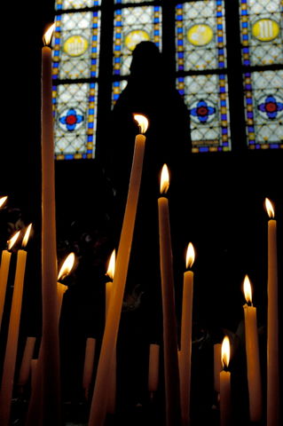 Rf-basilica-candles-dinan-stained-glass-window-brt0319