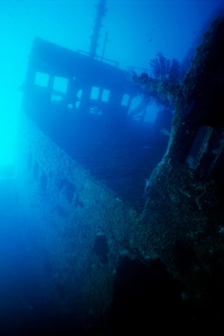 Rm-damage-decay-marseille-sea-shipwreck-underwater-uw282