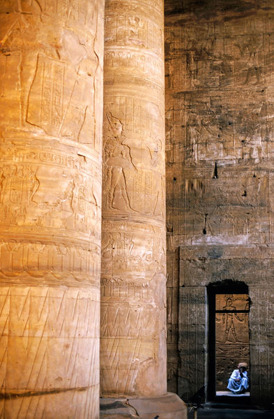 Rm-egyptian-hieroglyphs-man-temple-egy148