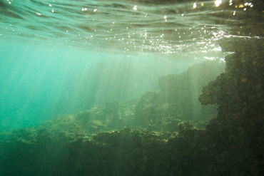 Sunrays-underwater-cave-rm-glp-uwd5100
