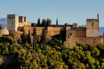 View of Alcazaba citadel and the Alhambra Palace from the Plaza of St. Nicholas von Sami Sarkis Photography