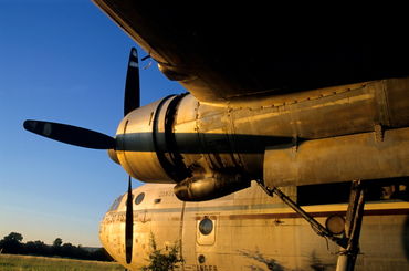 Rm-airplane-decay-propeller-rusted-sunset-aer001
