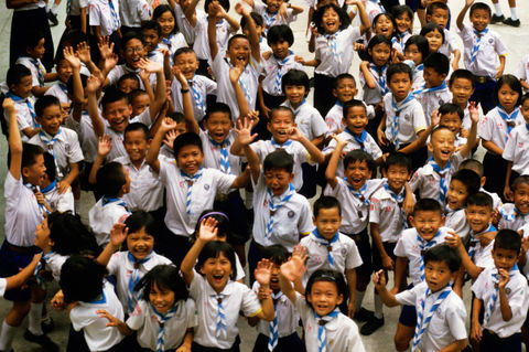 Rm-boys-girls-school-children-smiling-waving-ppl038