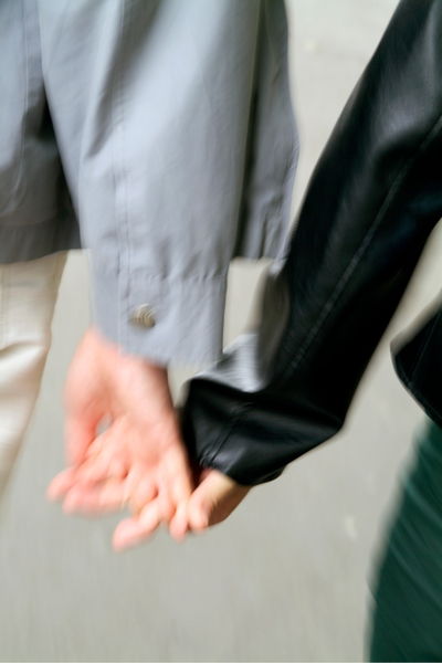 Rf-affection-holding-hands-man-woman-var311