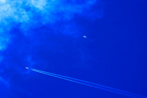 Rf-brittany-clouds-contrail-planes-transport-travel-brt0053