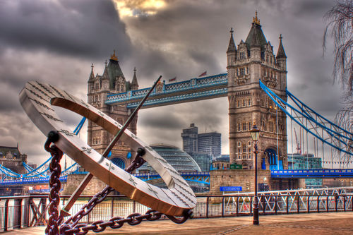 Tower-bridge-and-sculture-hdr