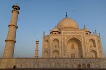Taj Mahal in the Morning Light by serenityphotography