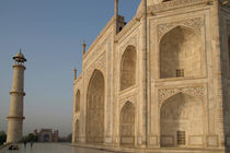 Taj Mahal inPerspective by serenityphotography