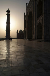 Taj Mahal in the Morning Light by serenityphotography