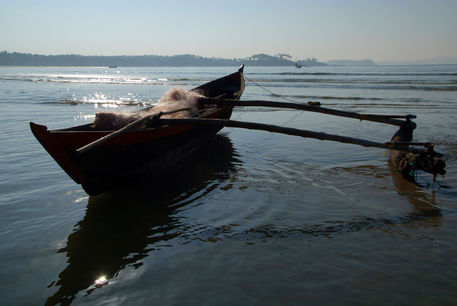 Fishing-boat-loaded-with-nets-palolem