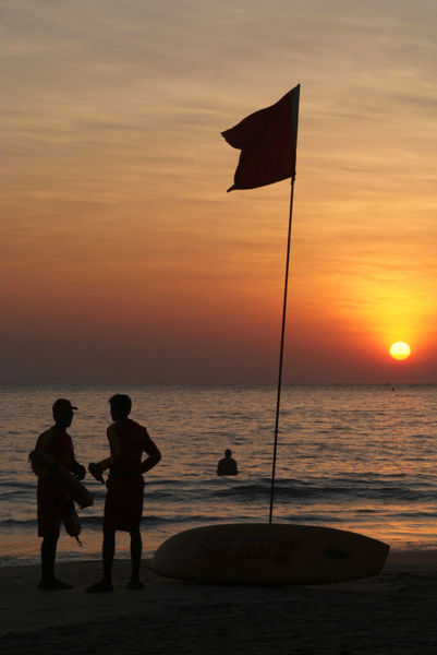 Life-guard-station-at-sunset-palolem-beach