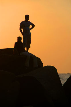 Silhouetted-figures-on-rock-at-sunset-palolem