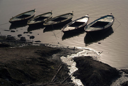 Boats-in-the-ganges