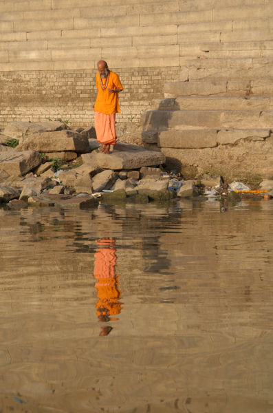 Reflection-of-a-saddhu