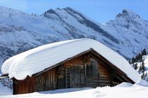 verschneite Hütte von Bettina Schnittert