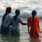 Indian-women-in-the-sea-at-varkala-02