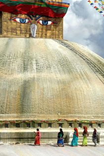 Circumambulating the Stupa Boudha