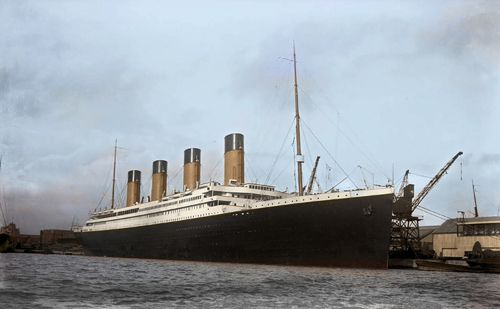 Side-view-of-the-titanic-at-the-docks-in-belfast-1912-149-p02