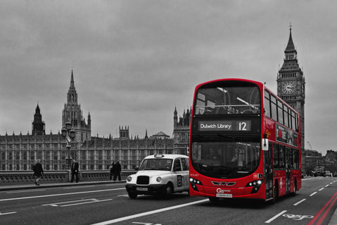 Red-bus-on-westminster-no-plates-cr