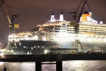 Queen Mary 2 im Dock von alsterimages