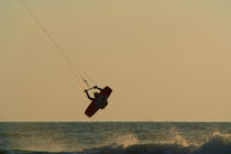 Kite Surfer Jumping Mandrem von serenityphotography